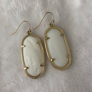 Kendra Scott Gold Elle Earrings in white pearl